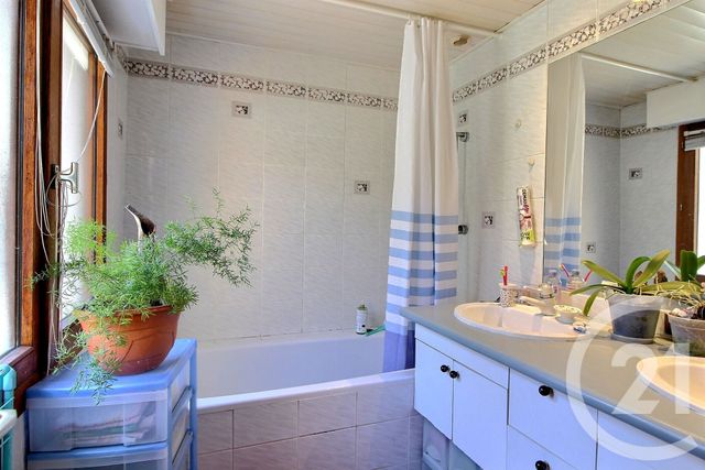 Appartement T2 à vendre - 2 pièces - 77.97 m2 - THONON LES BAINS - 74 - RHONE-ALPES - Century 21 Chablais - Léman